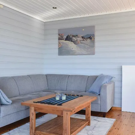 Nyaraló In Lindesnes With Kitchen